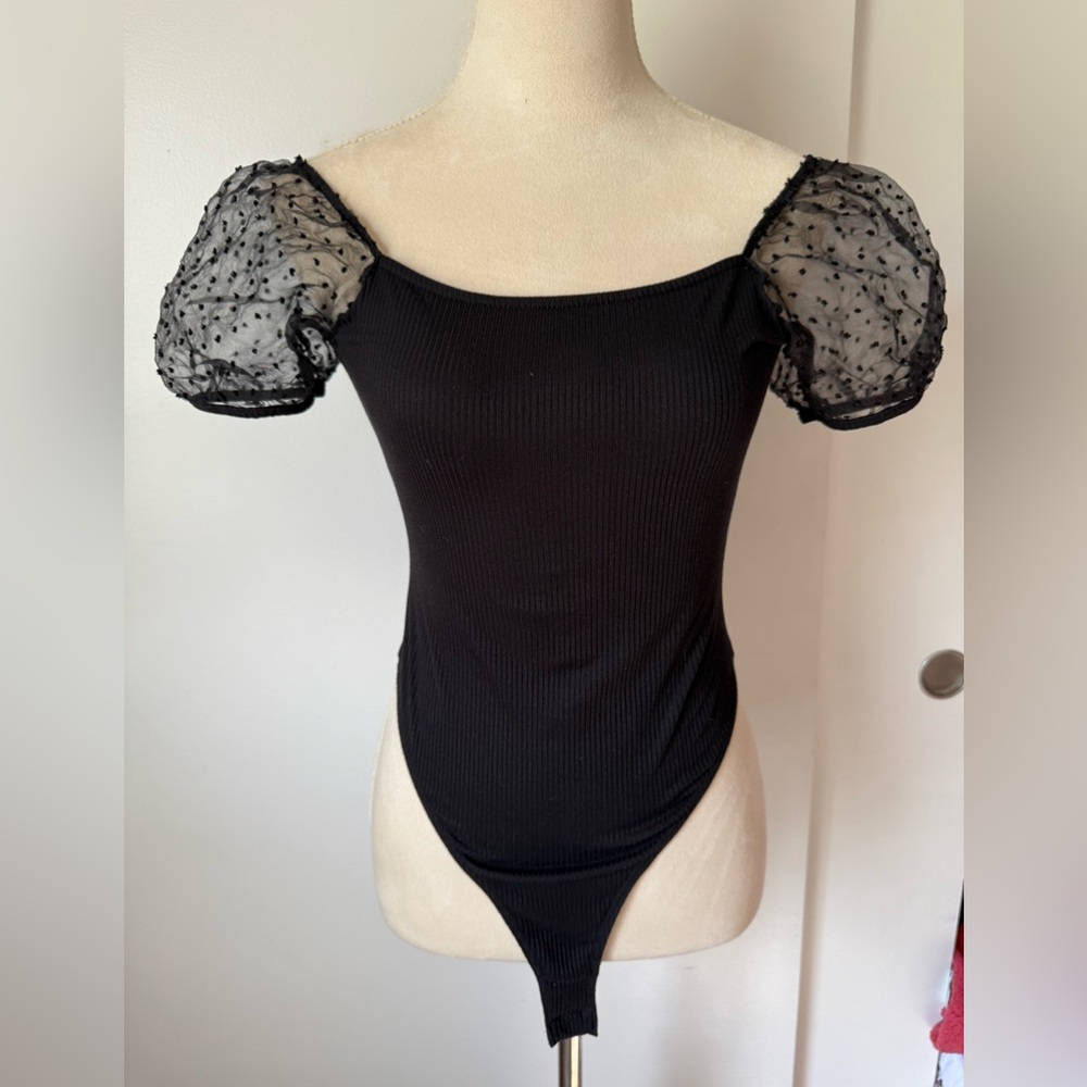Altar’d State Médium Ribbed Black Bodysuit Sheer Sleeve Puff Square Neck